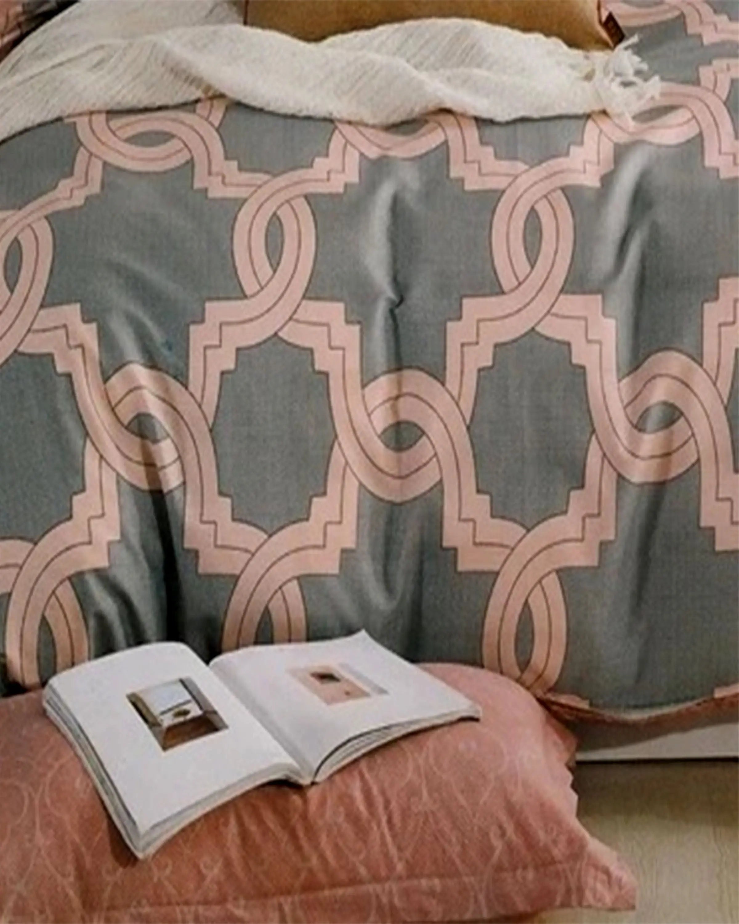 Advik Grey Pink Bedsheet Set