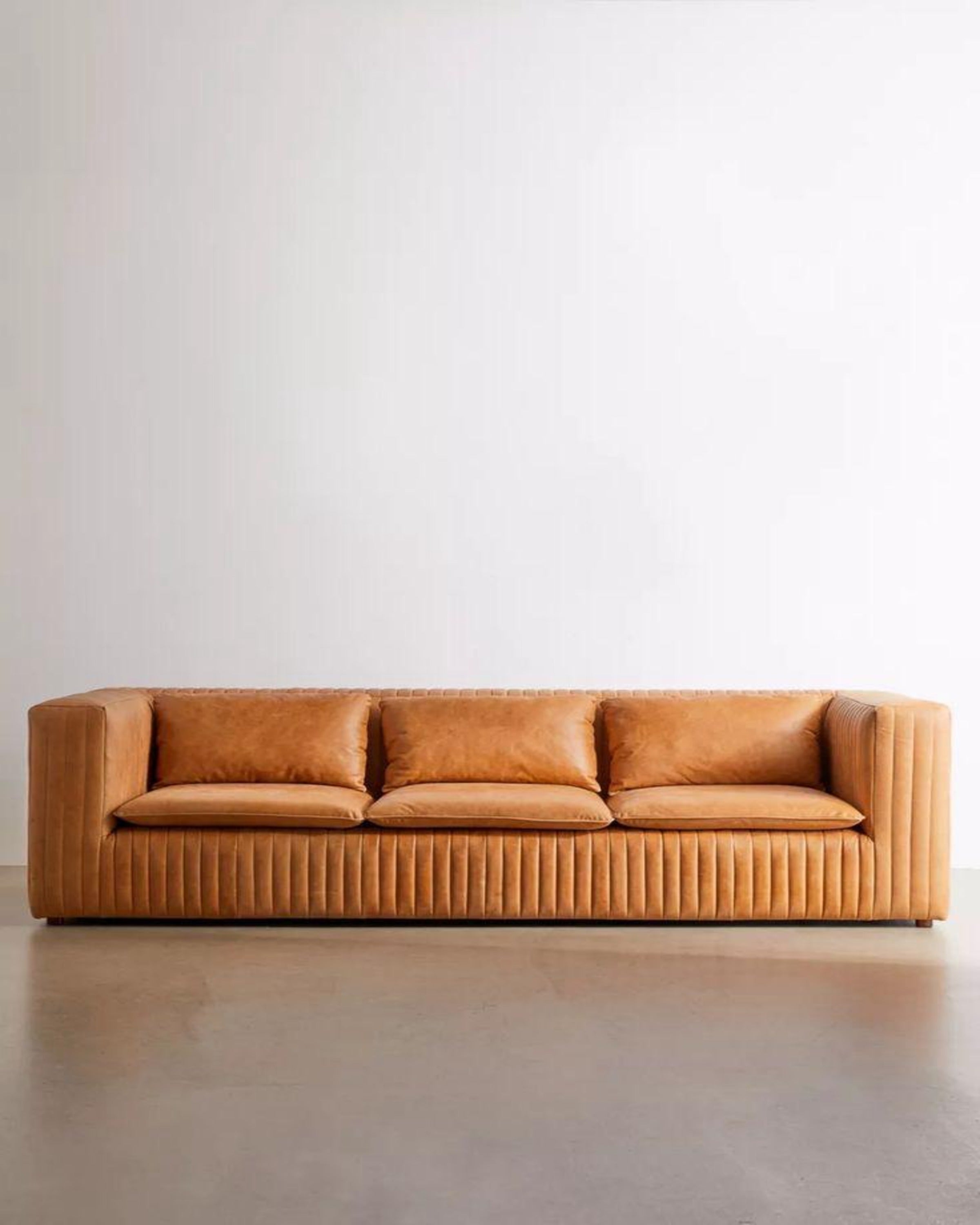 Beautiful Classic Chester field Luxury Sofa