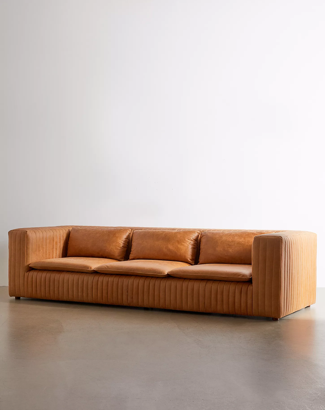 Beautiful Classic Chester field Luxury Sofa ANGIE HOMES