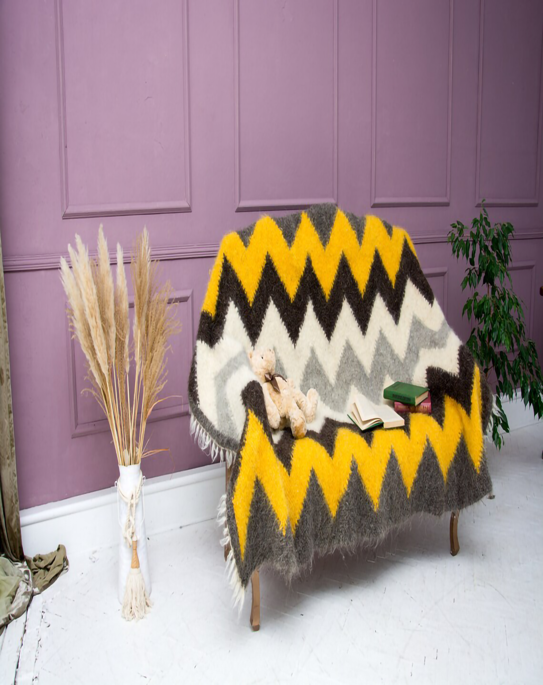 Bee Turmeric & White Throw & Blanket