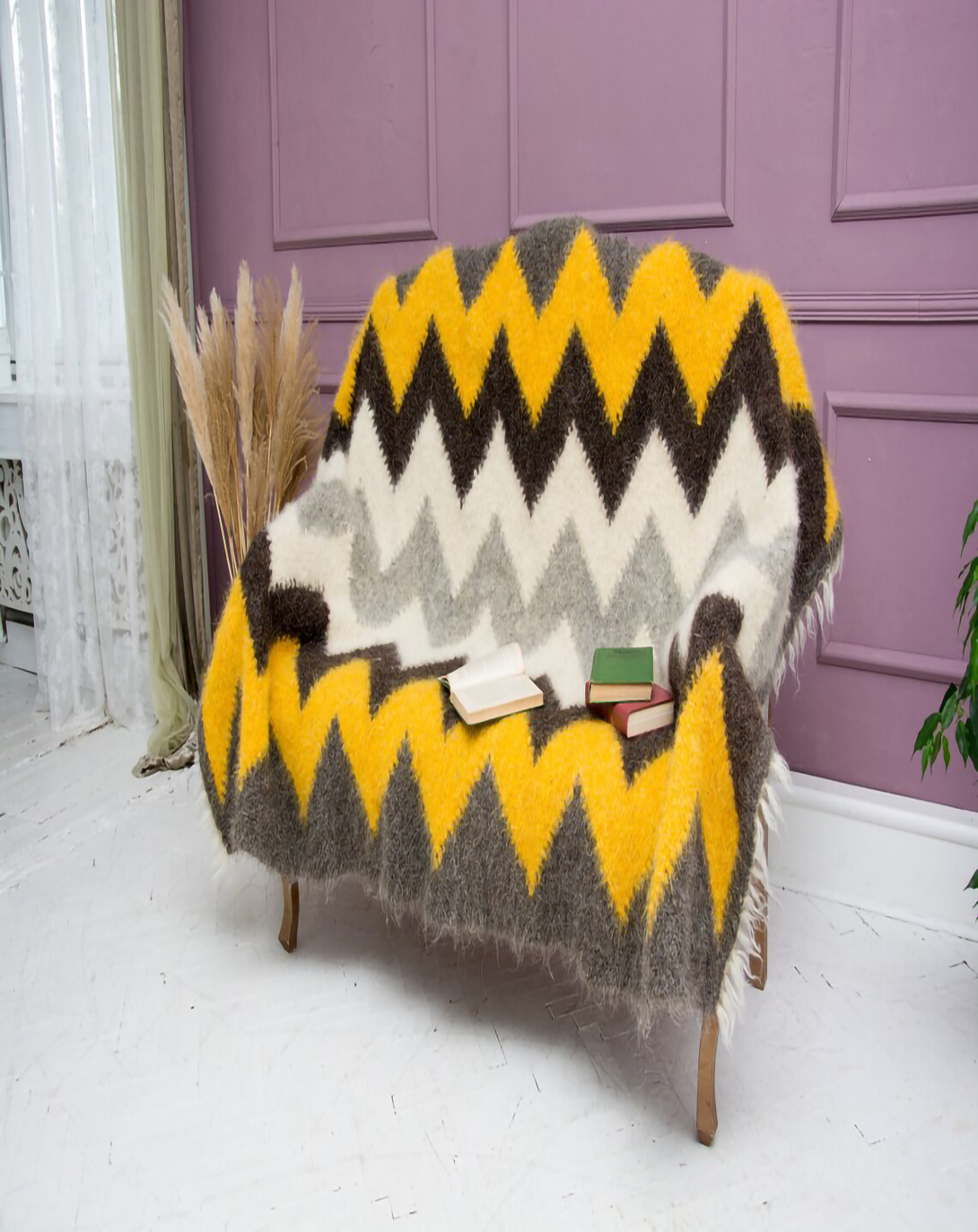 Bee Turmeric & White Throw & Blanket