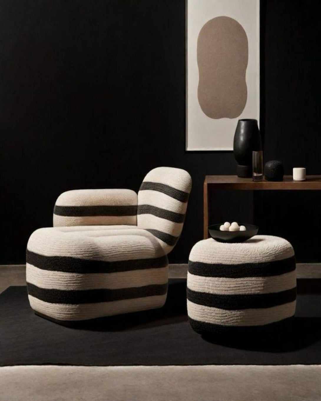 Customizable Black And White Stylish Sofa Chair