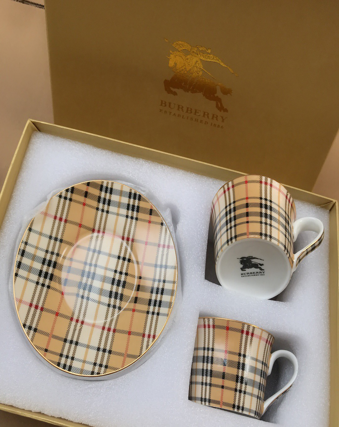 DIANA BLACK AND YELLOW TEA SET