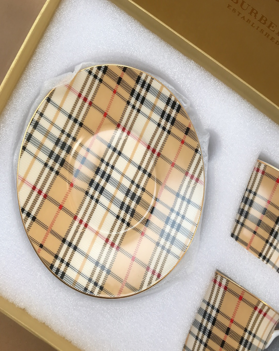 DIANA BLACK AND YELLOW TEA SET