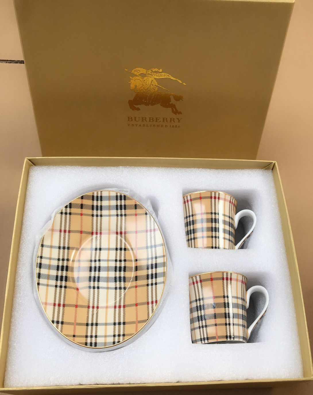 DIANA BLACK AND YELLOW TEA SET
