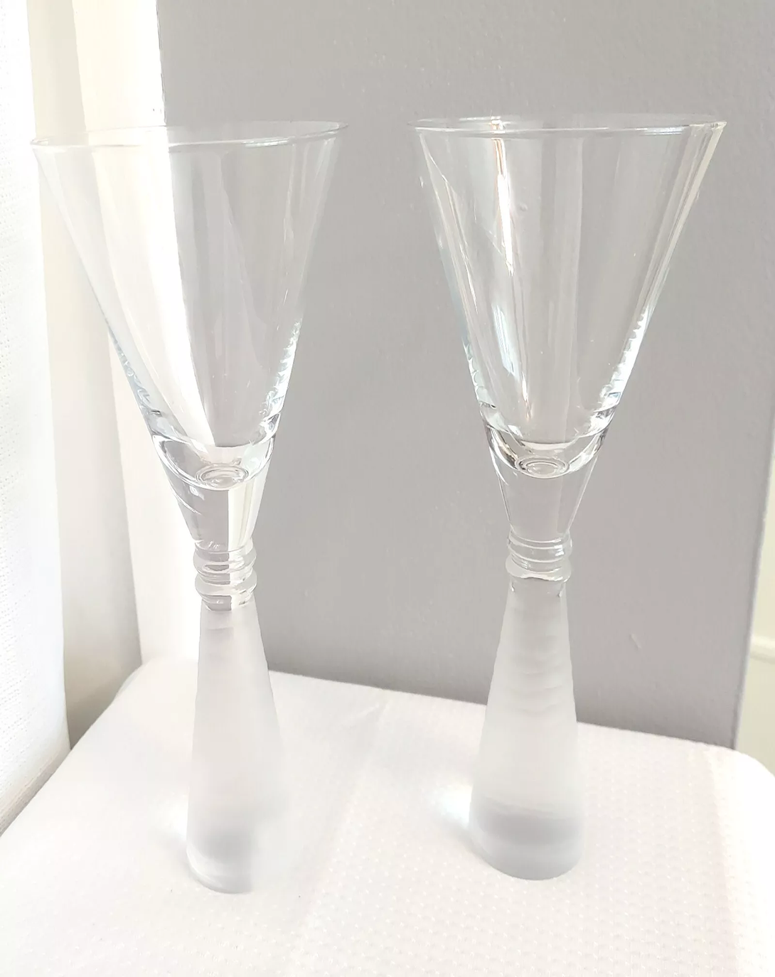 ELEGANT STYLISH WINE GLASS SET