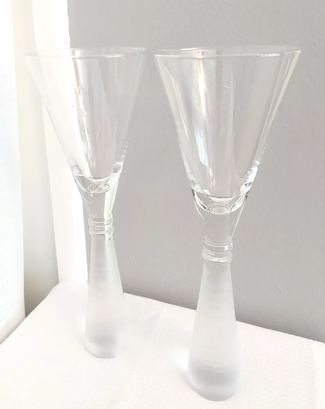 ELEGANT STYLISH WINE GLASS SET