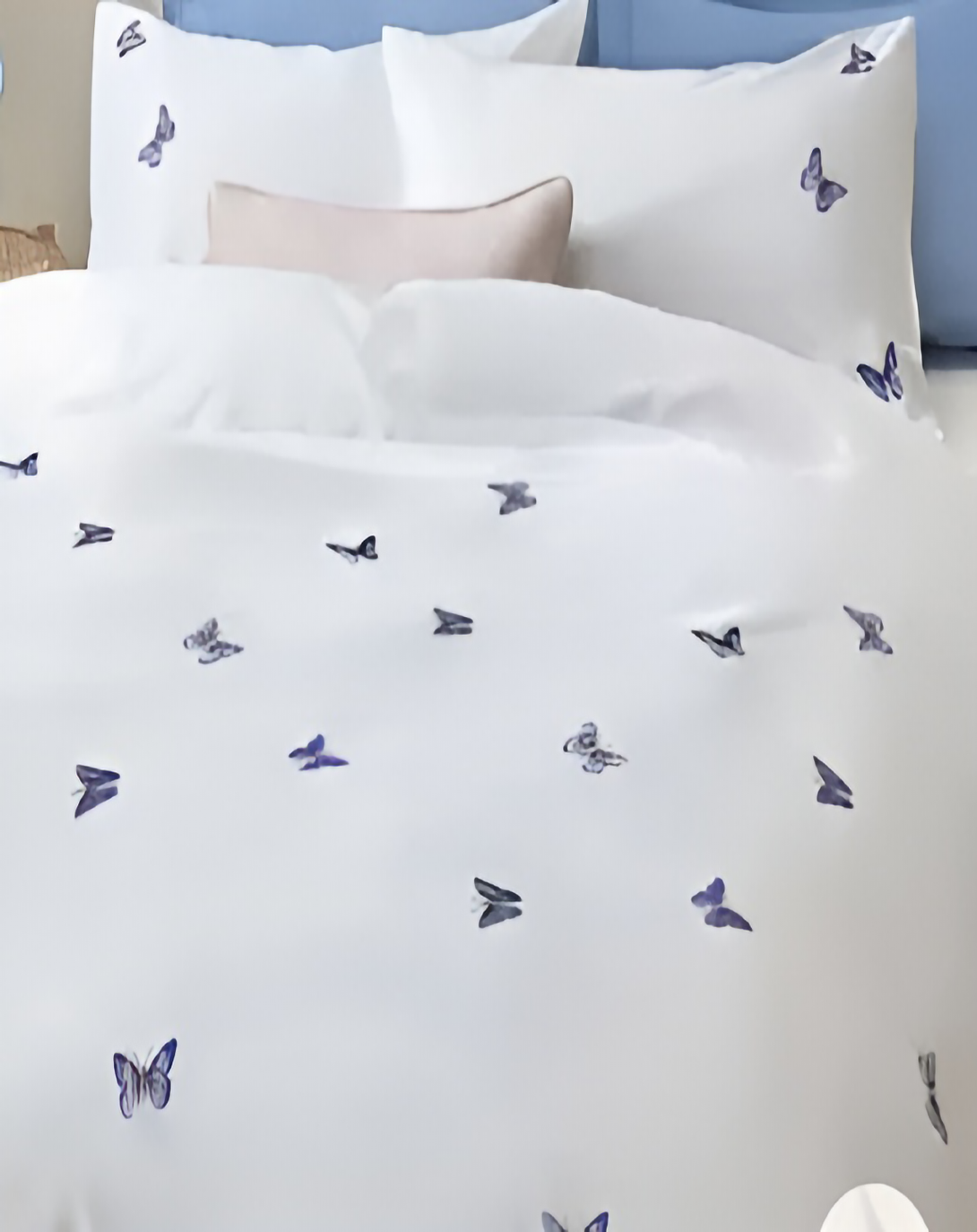 Foniry Beautiful Bed (Set of 4)