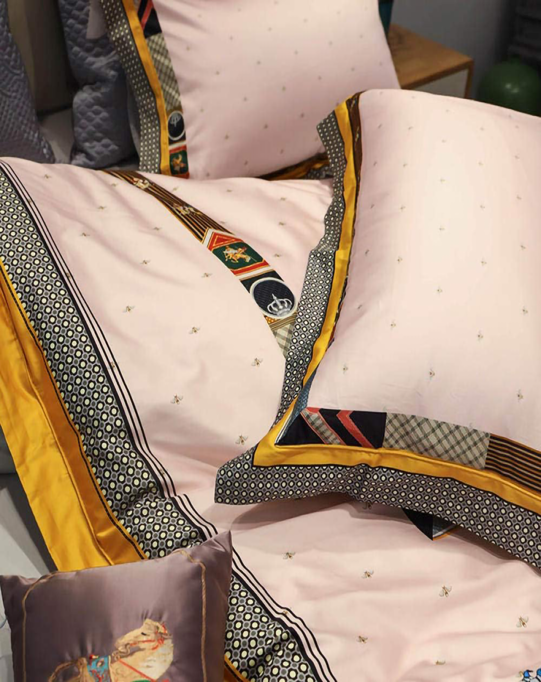 Fraser Beautiful Linen Bed Set (Set of 4)