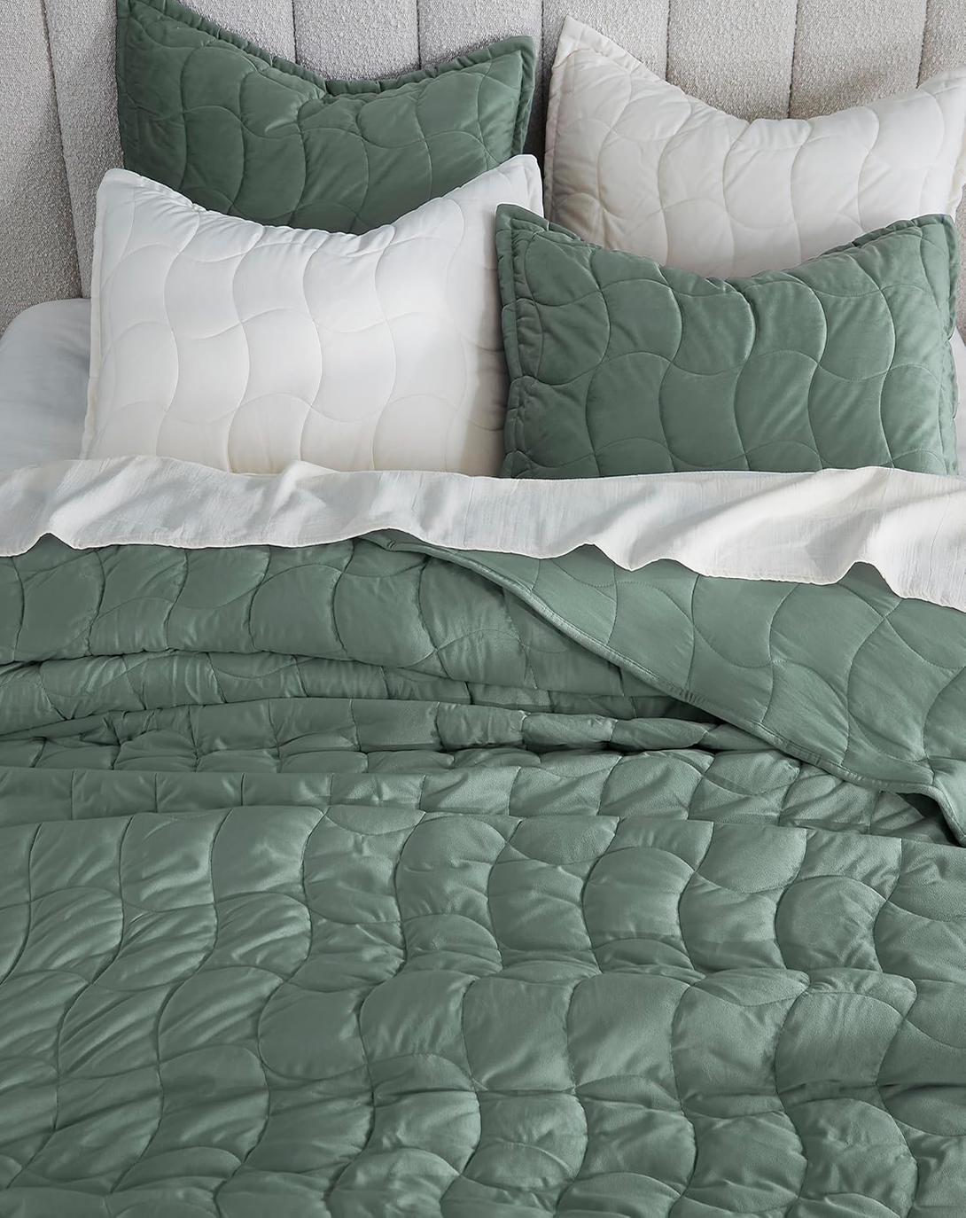 Gatello Luxury Quilting Bed Set (Set of 4)