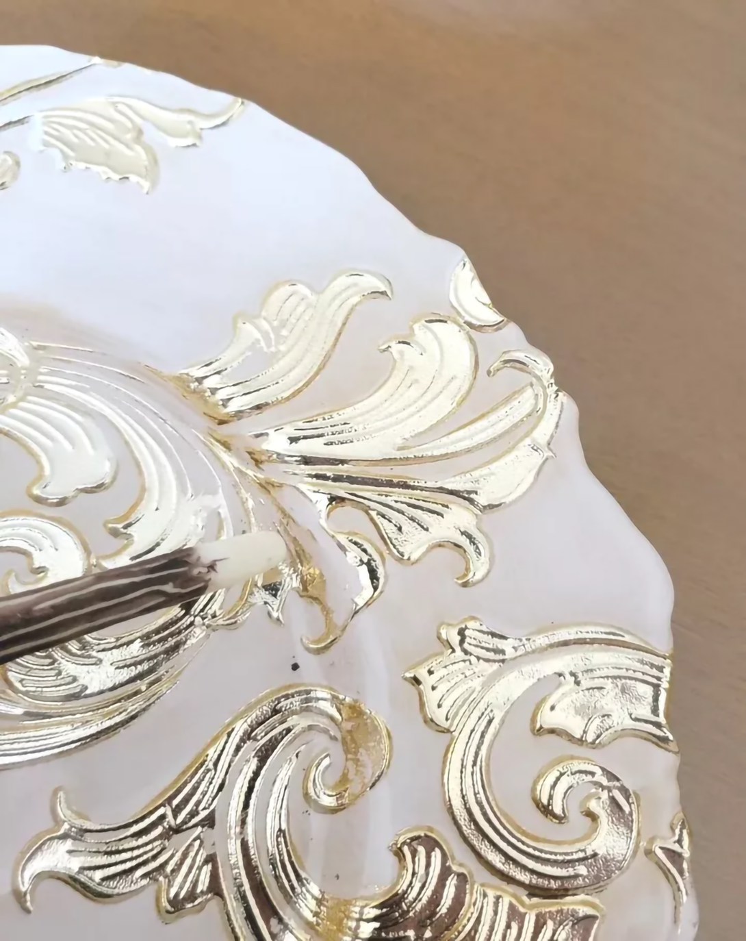 Haley White and Gold Classic Plates Set