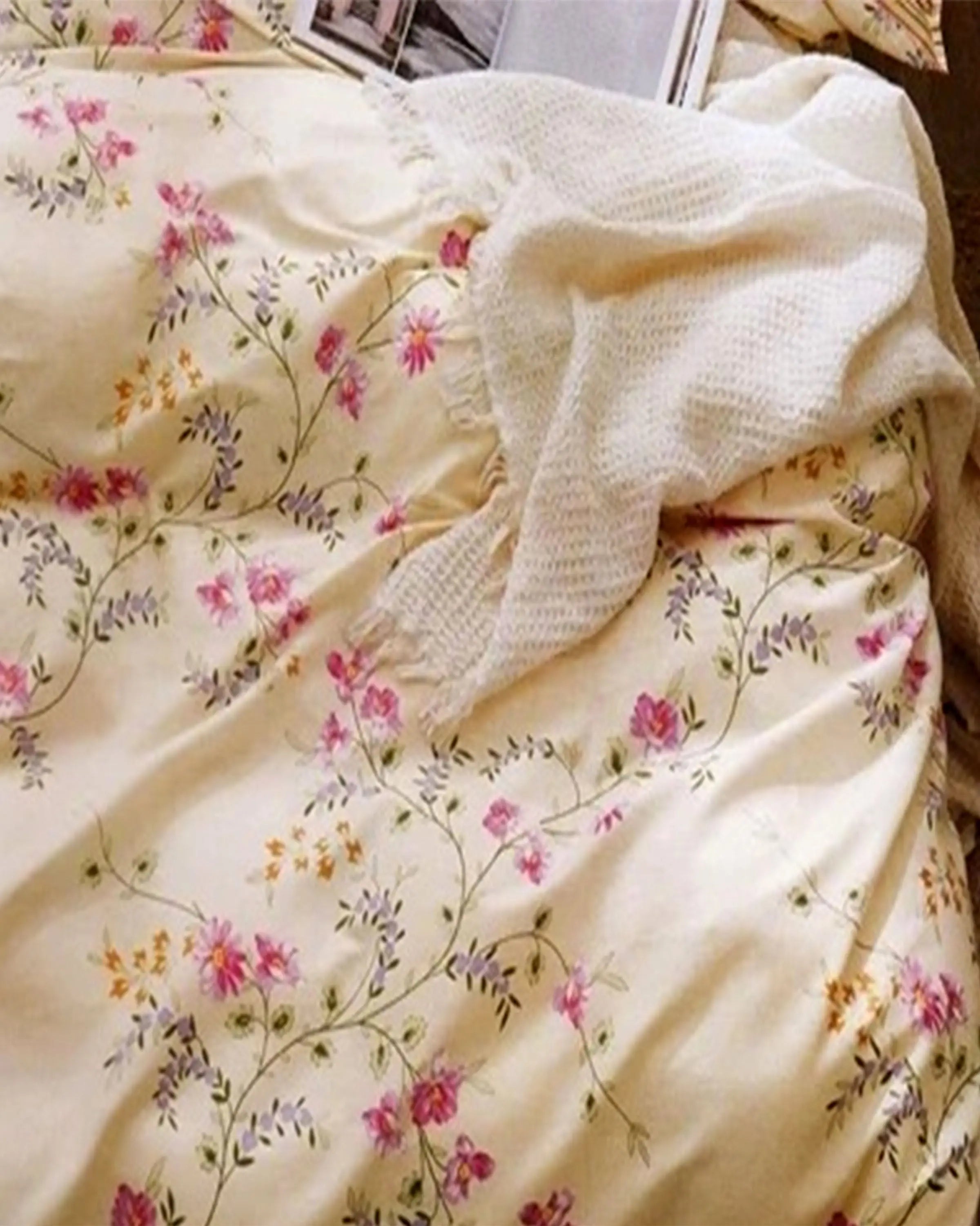 Itsuki Cream Flower Printed Bedsheet Set