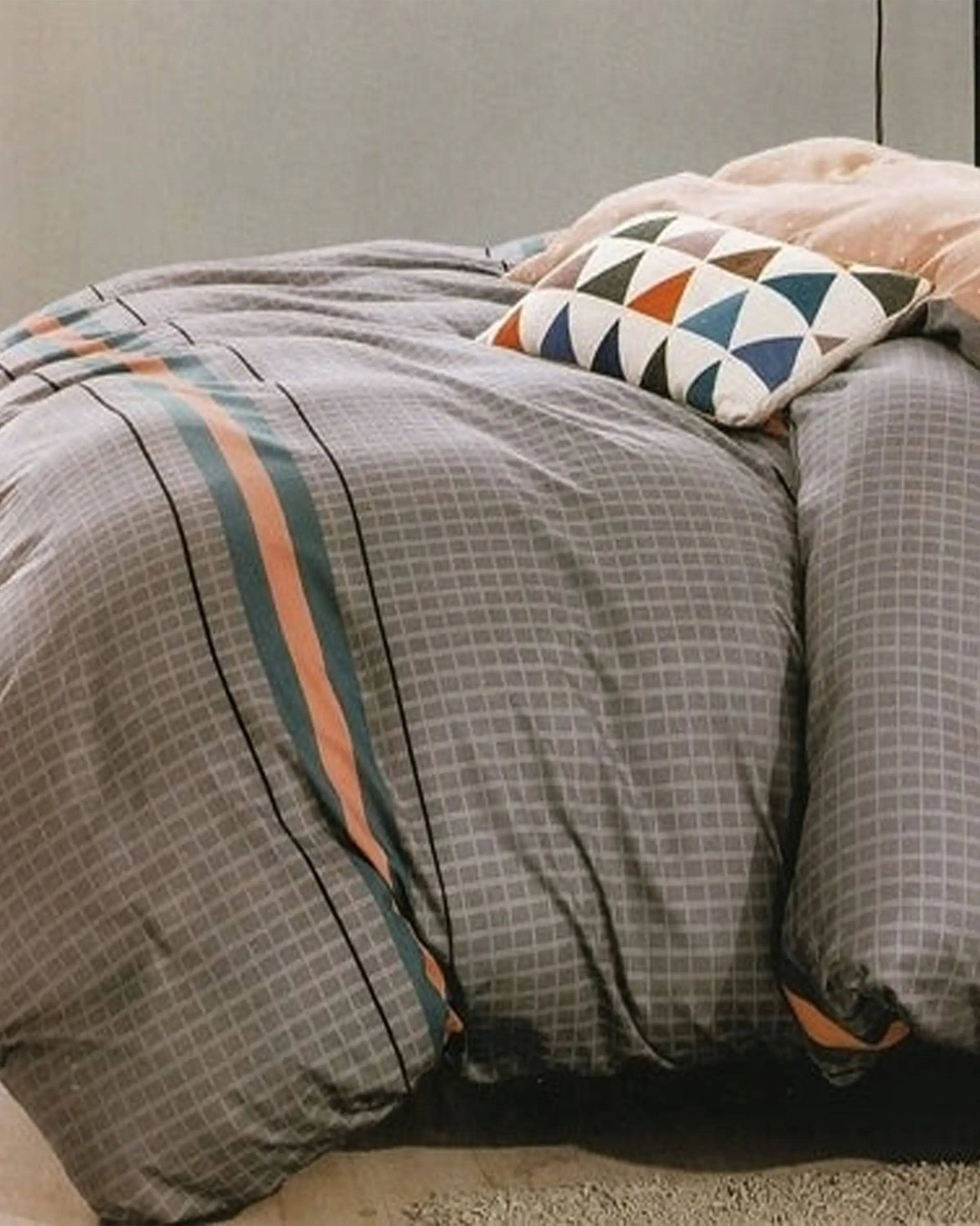 Kaito Grey Bedsheet Set