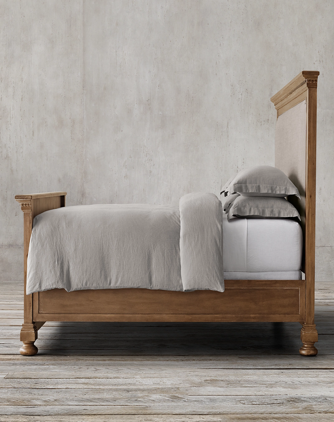 LENUX CLASSIC WODDEN BED ANGIE HOMES