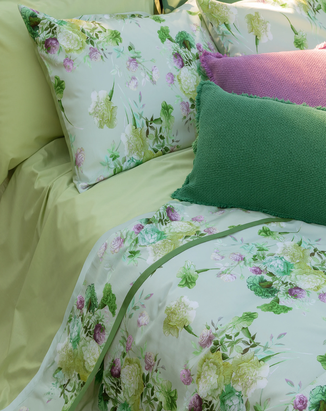 MIKE BEAUTIFUL BED SET OF 4 ANGIE HOMES