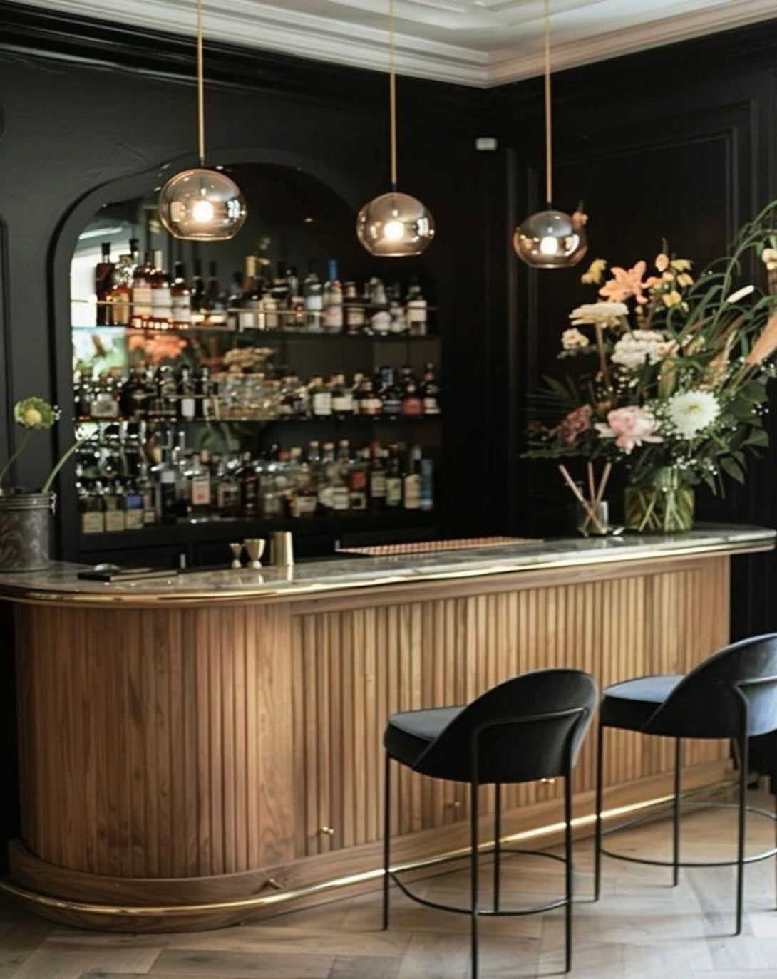 Manhattan Chic Bar Counter