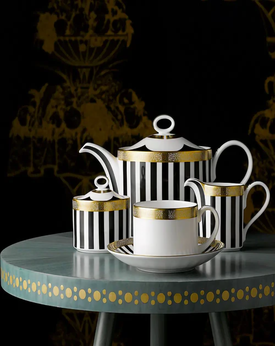 NIKON BLACK AND WHITE TEA SET