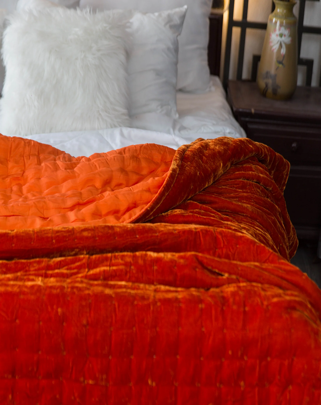 NIOLLO ELEGANT BED SET (Set of 4)