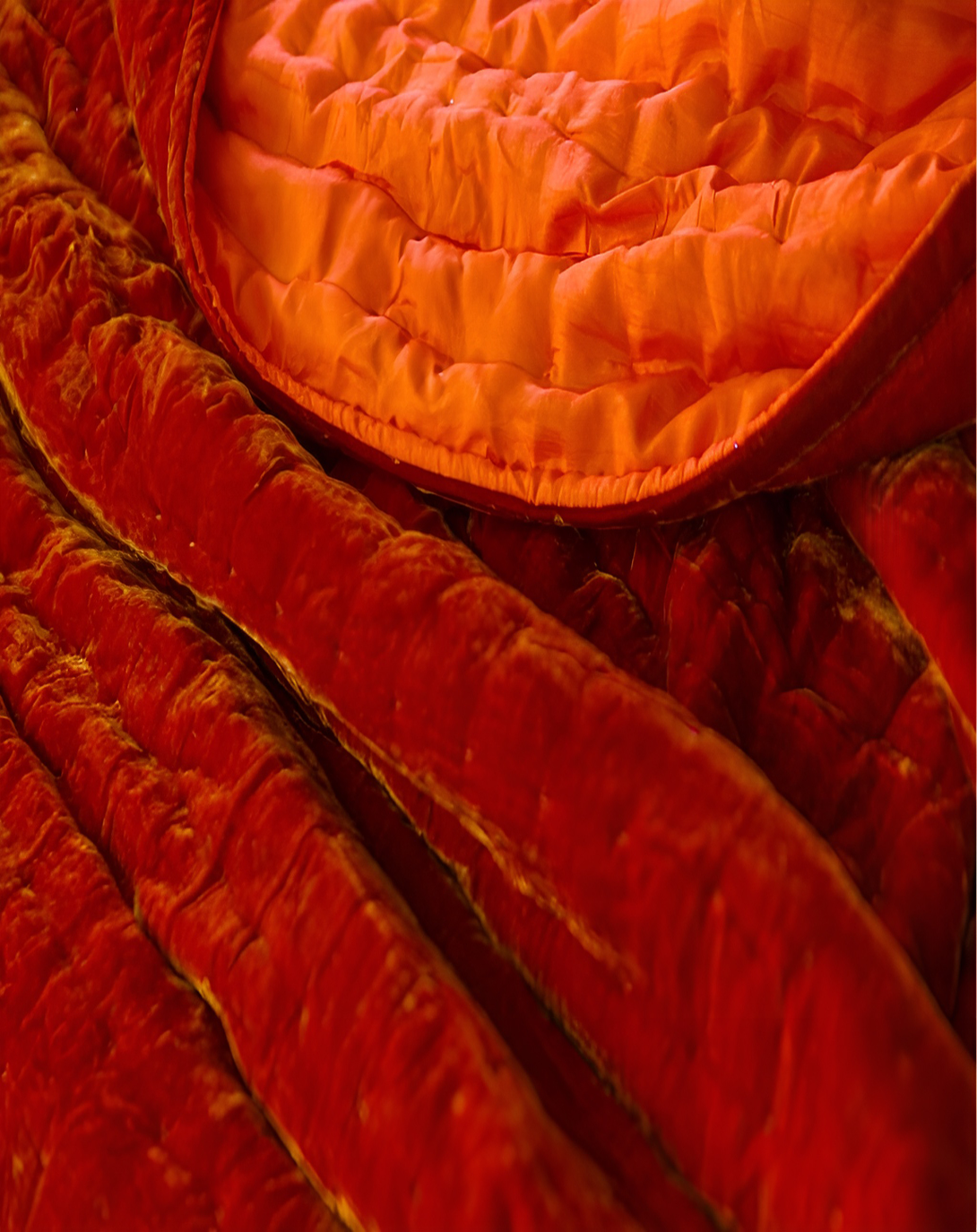 NIOLLO ELEGANT  BED SET (Set of 4) ANGIE HOMES