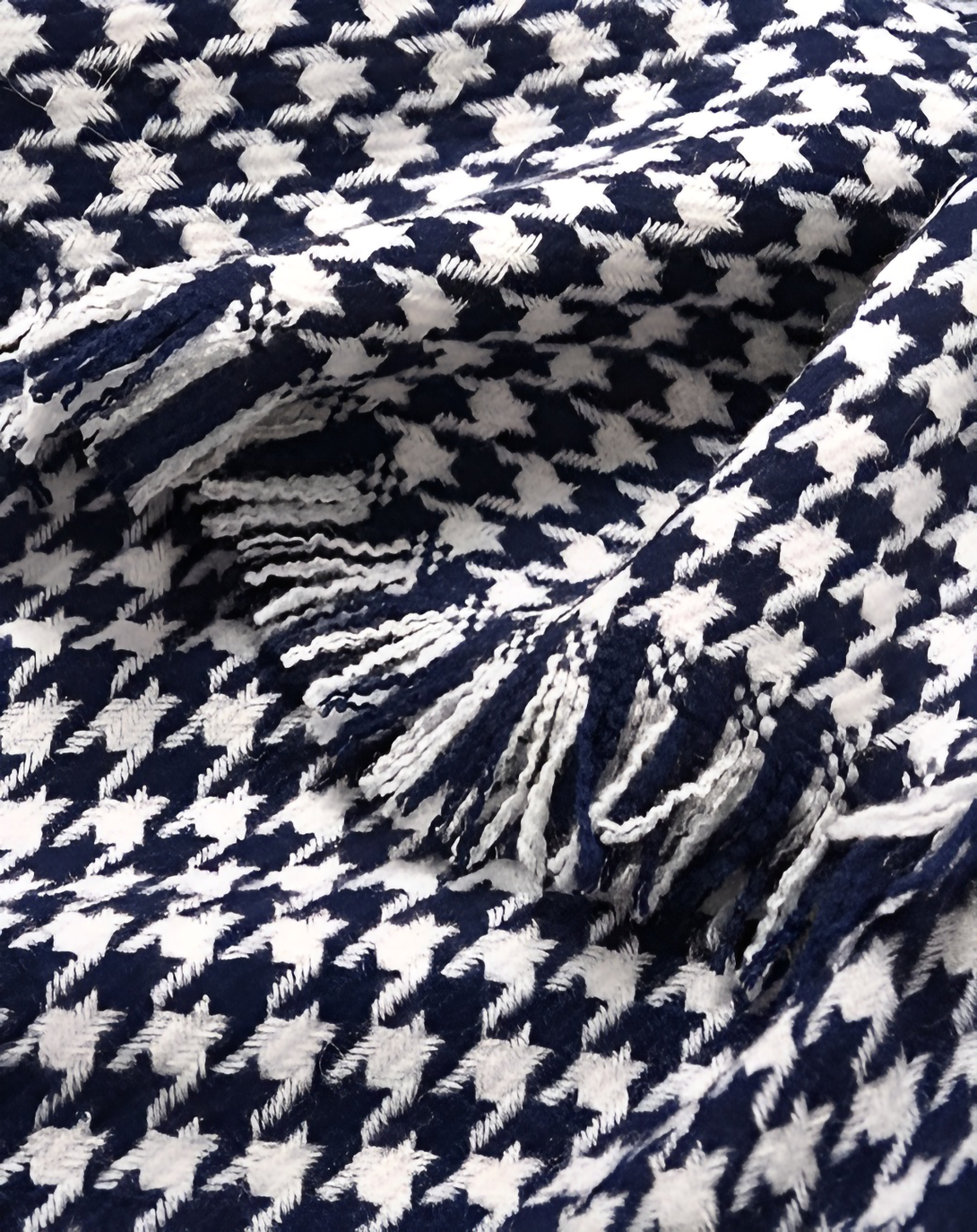 NIXIE BLACK THROW & BLANKET ANGIE HOMES