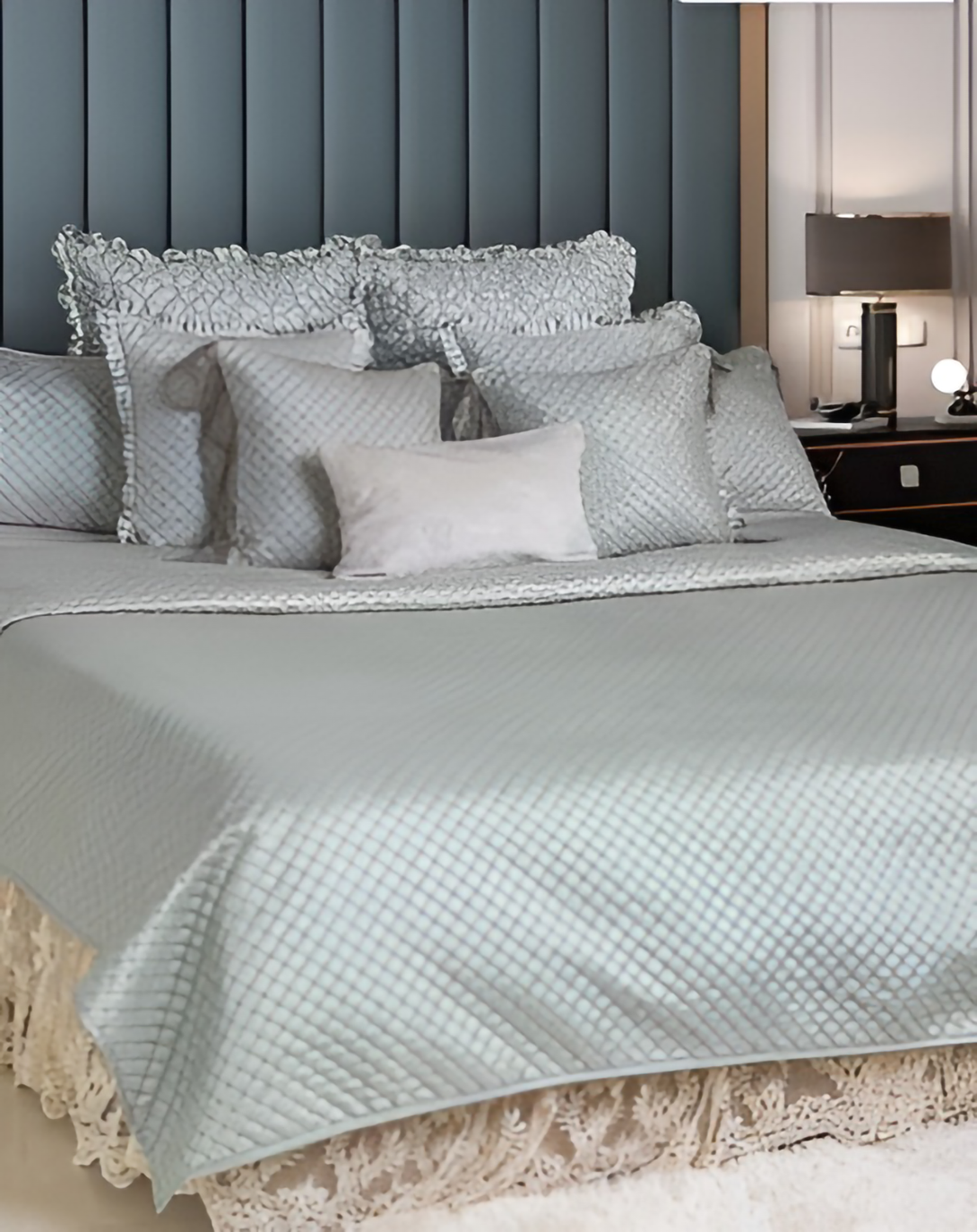 PEARLY LUXURY BED SET (Set of 4)