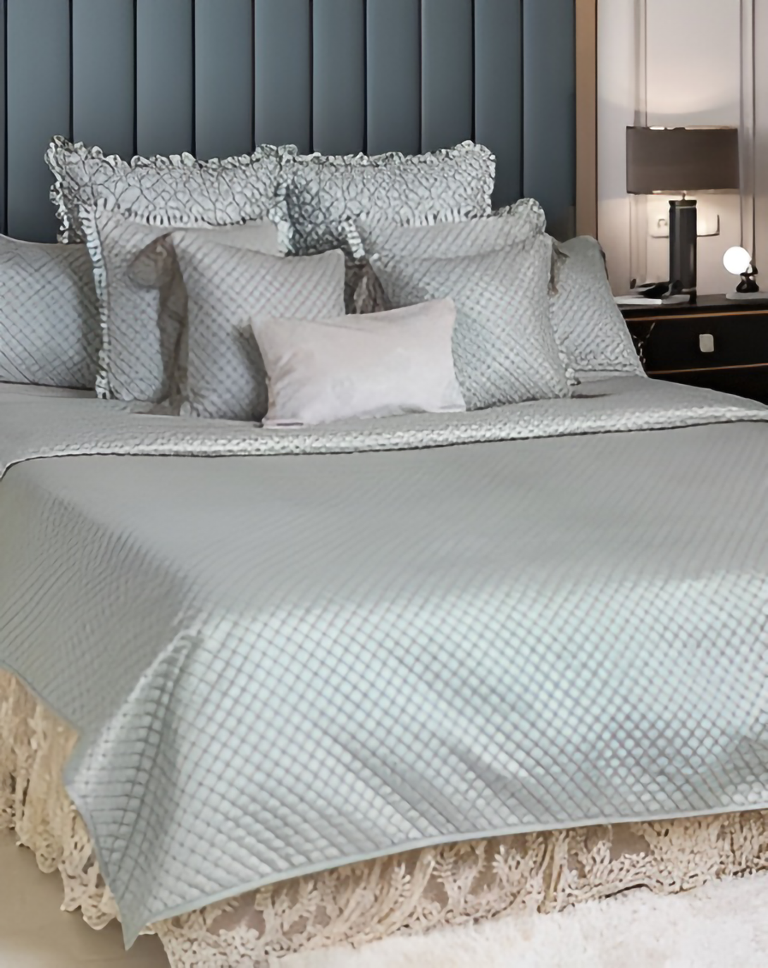 PEARLY LUXURY BED SET (Set of 4)