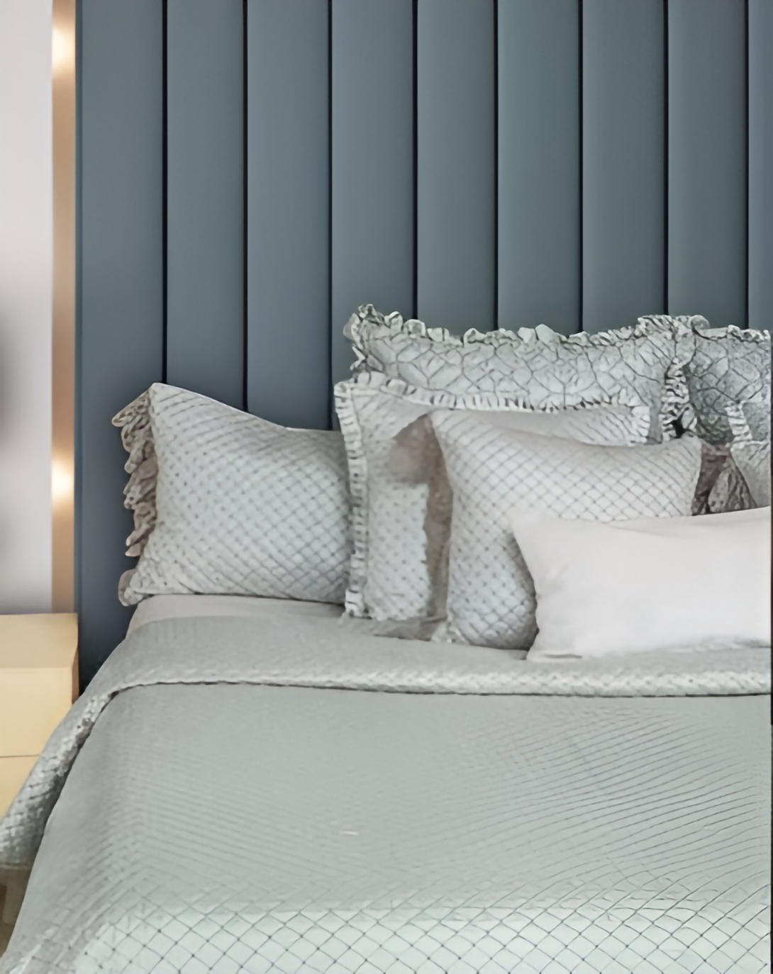 PEARLY LUXURY BED SET (Set of 4)