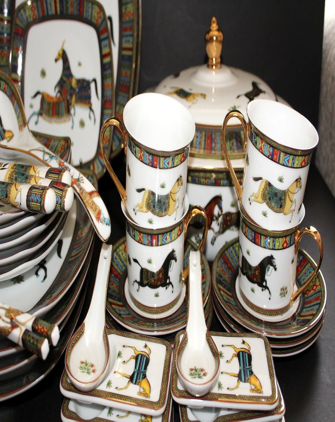 Qbic White Dinner And Tea Set