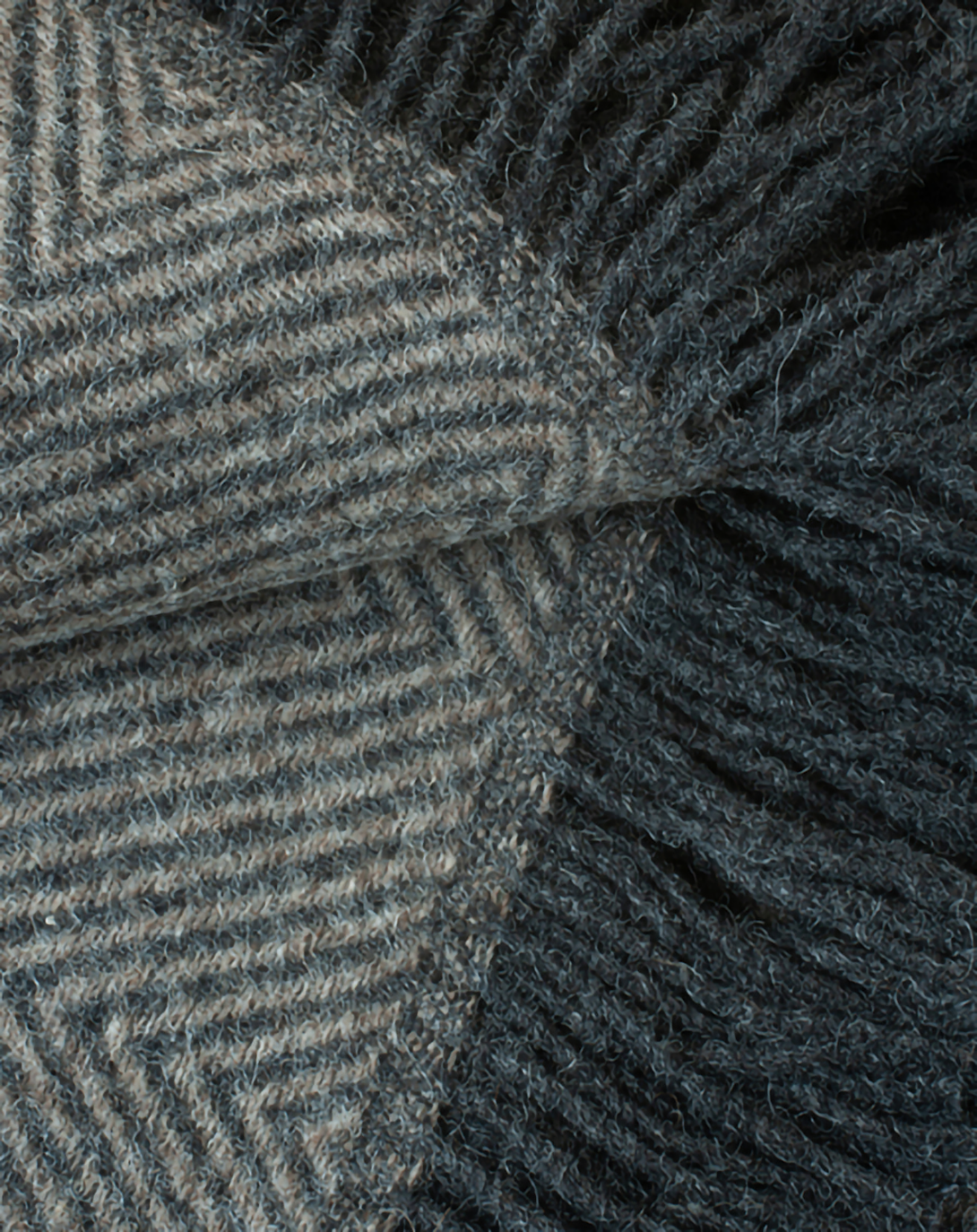 ROMILLY EXCLUSIVE GREY THROW & BLANKET