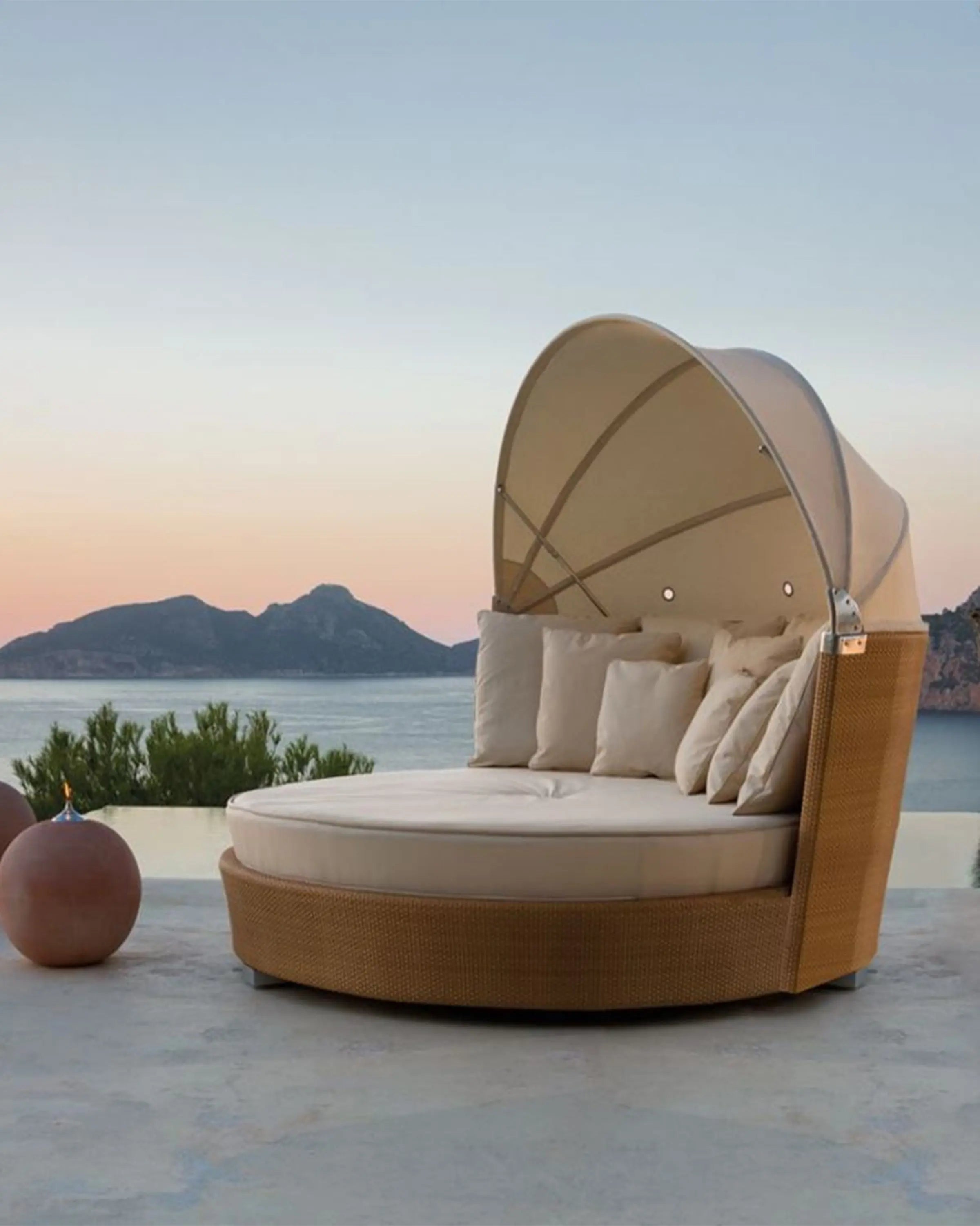 Zooki Daybed - Out Door Furniture