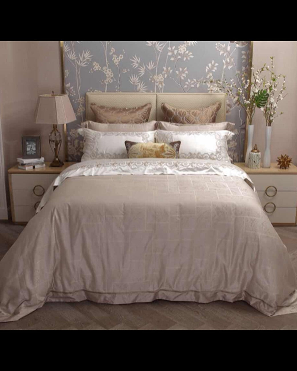 Luxury bed set with pillow