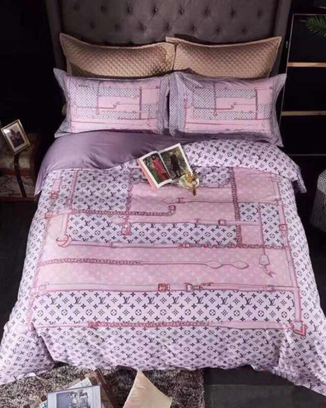 Luxury bed set with pillow