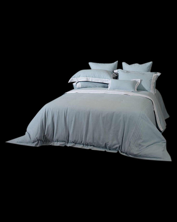 Luxury bed set with pillow