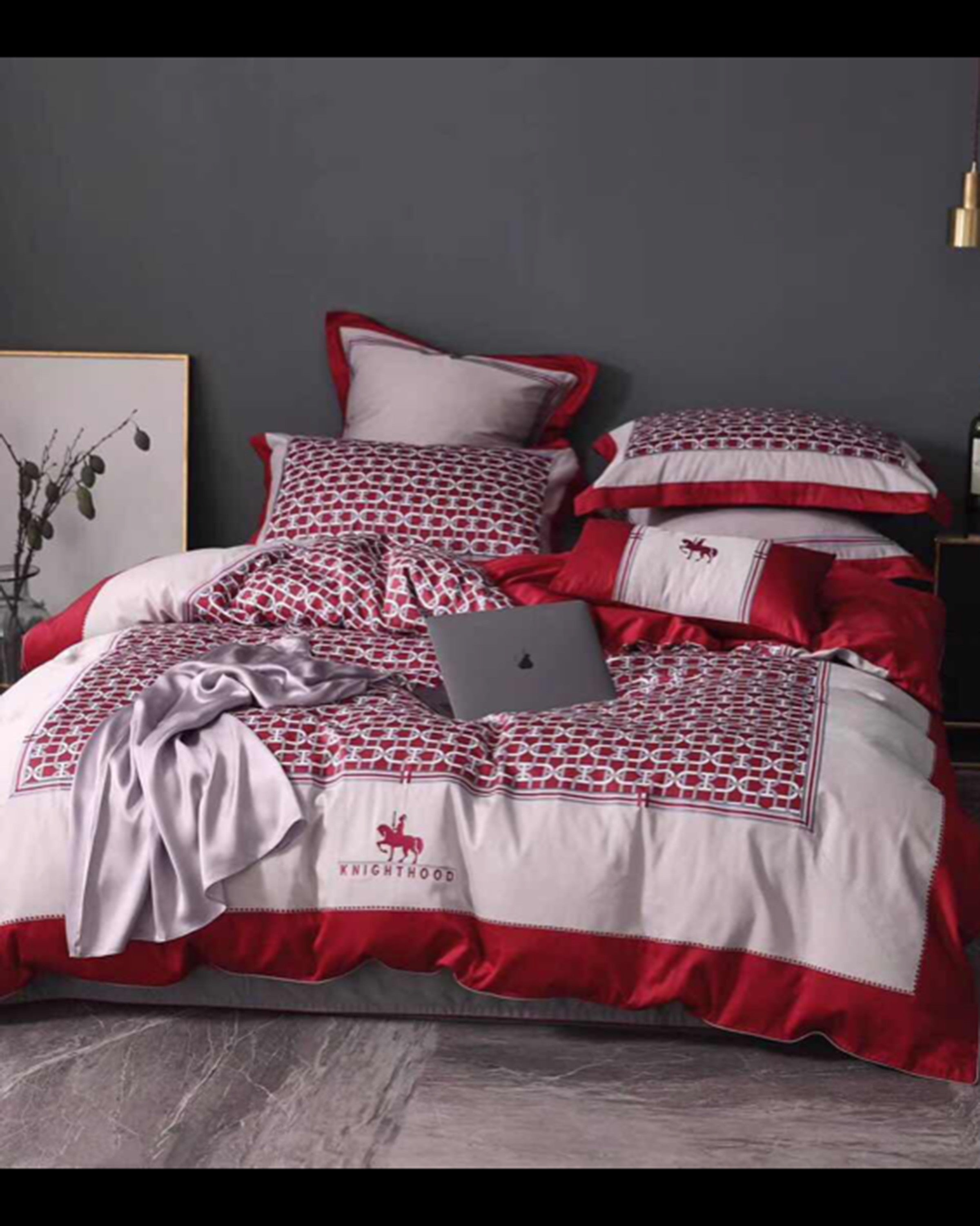 Luxury bed sets with pillow