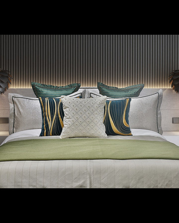 Luxury bed set with pillow